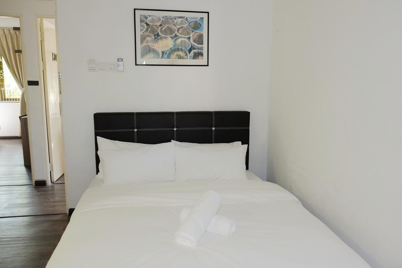 Natol Homestay - London Кучінг Екстер'єр фото