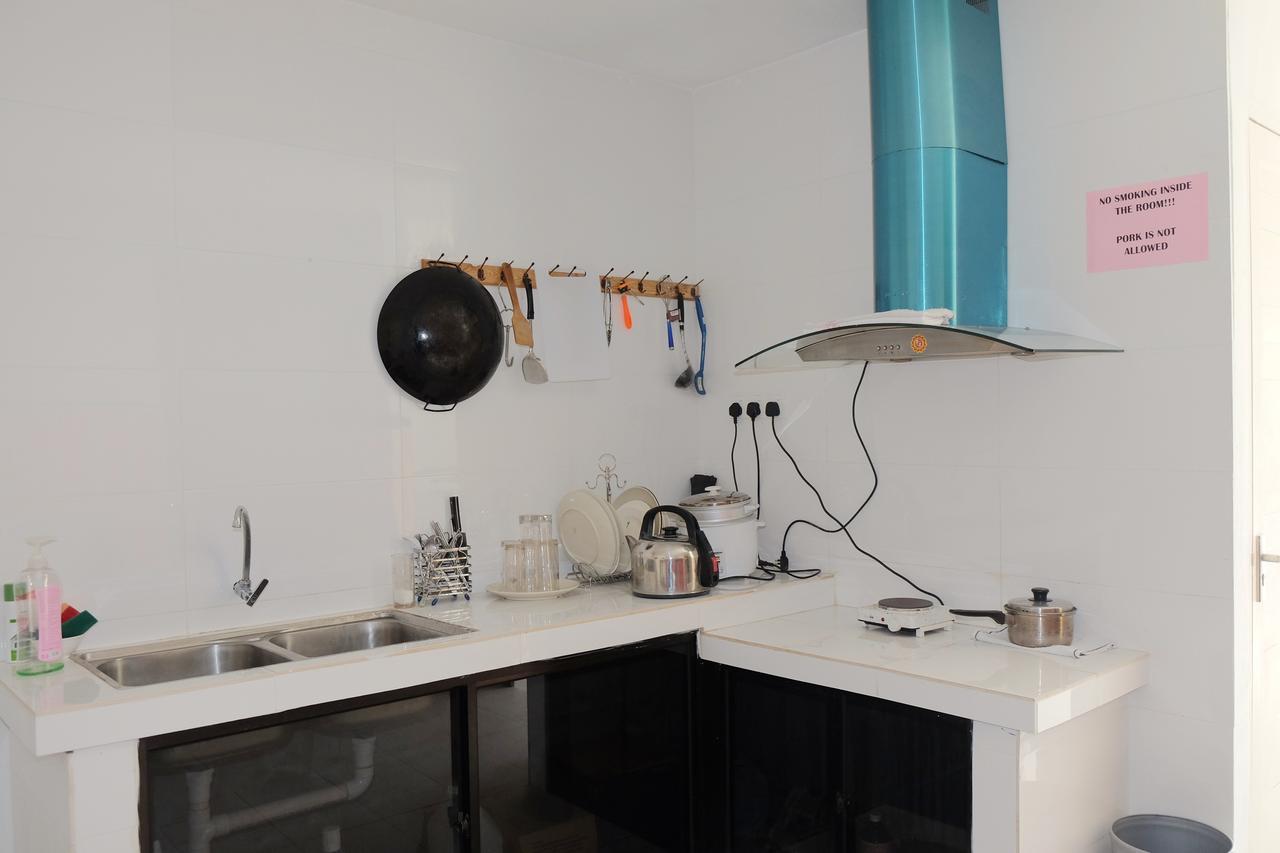Natol Homestay - London Кучінг Екстер'єр фото