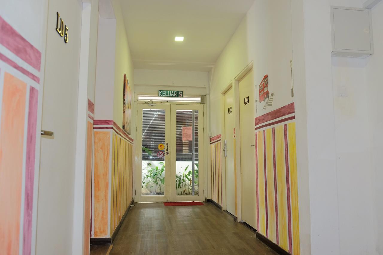 Natol Homestay - London Кучінг Екстер'єр фото
