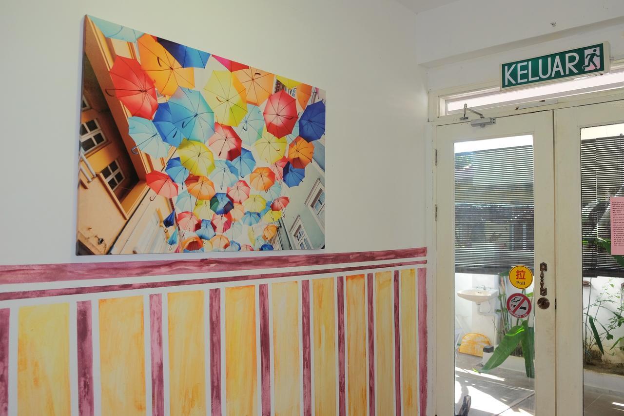 Natol Homestay - London Кучінг Екстер'єр фото