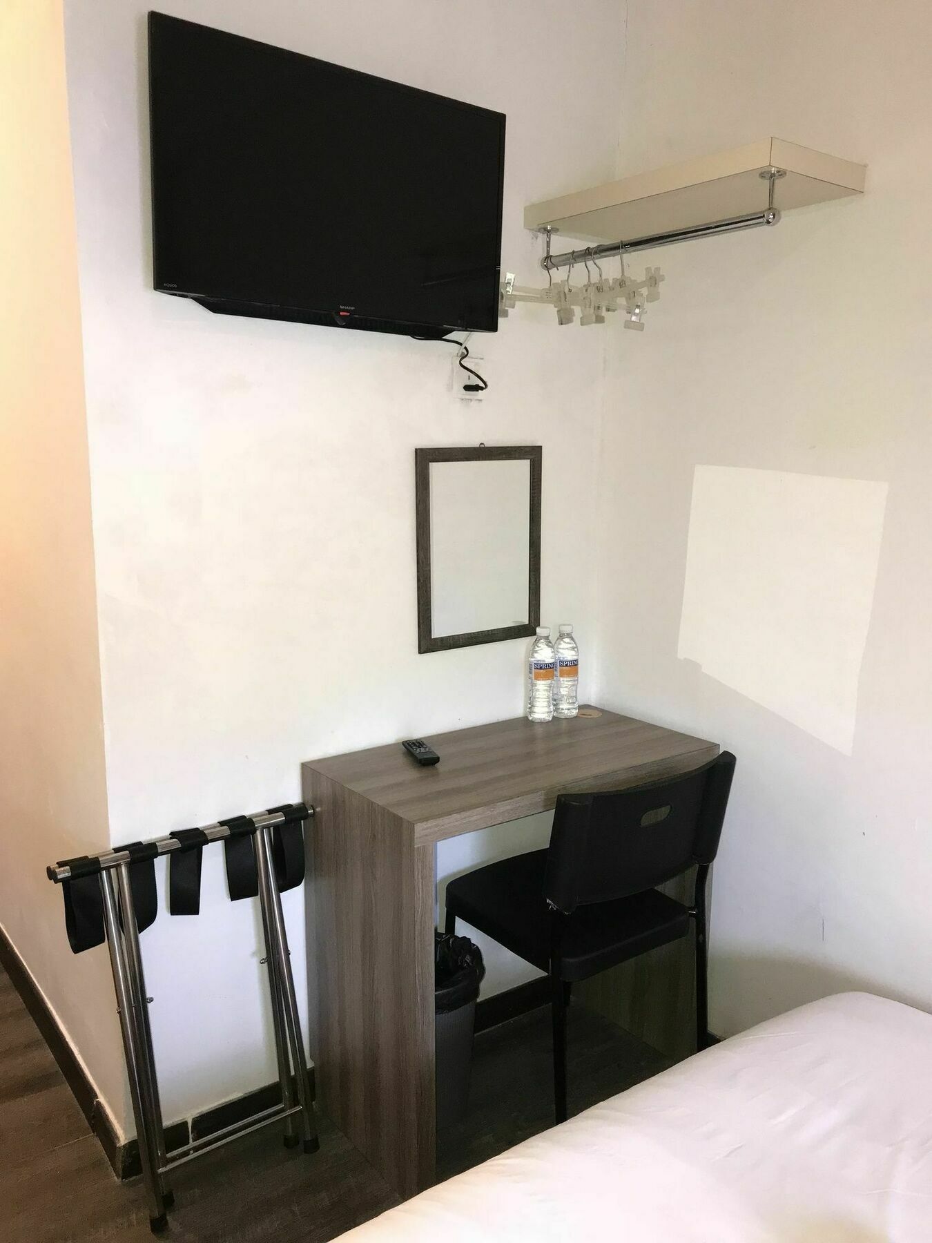 Natol Homestay - London Кучінг Екстер'єр фото