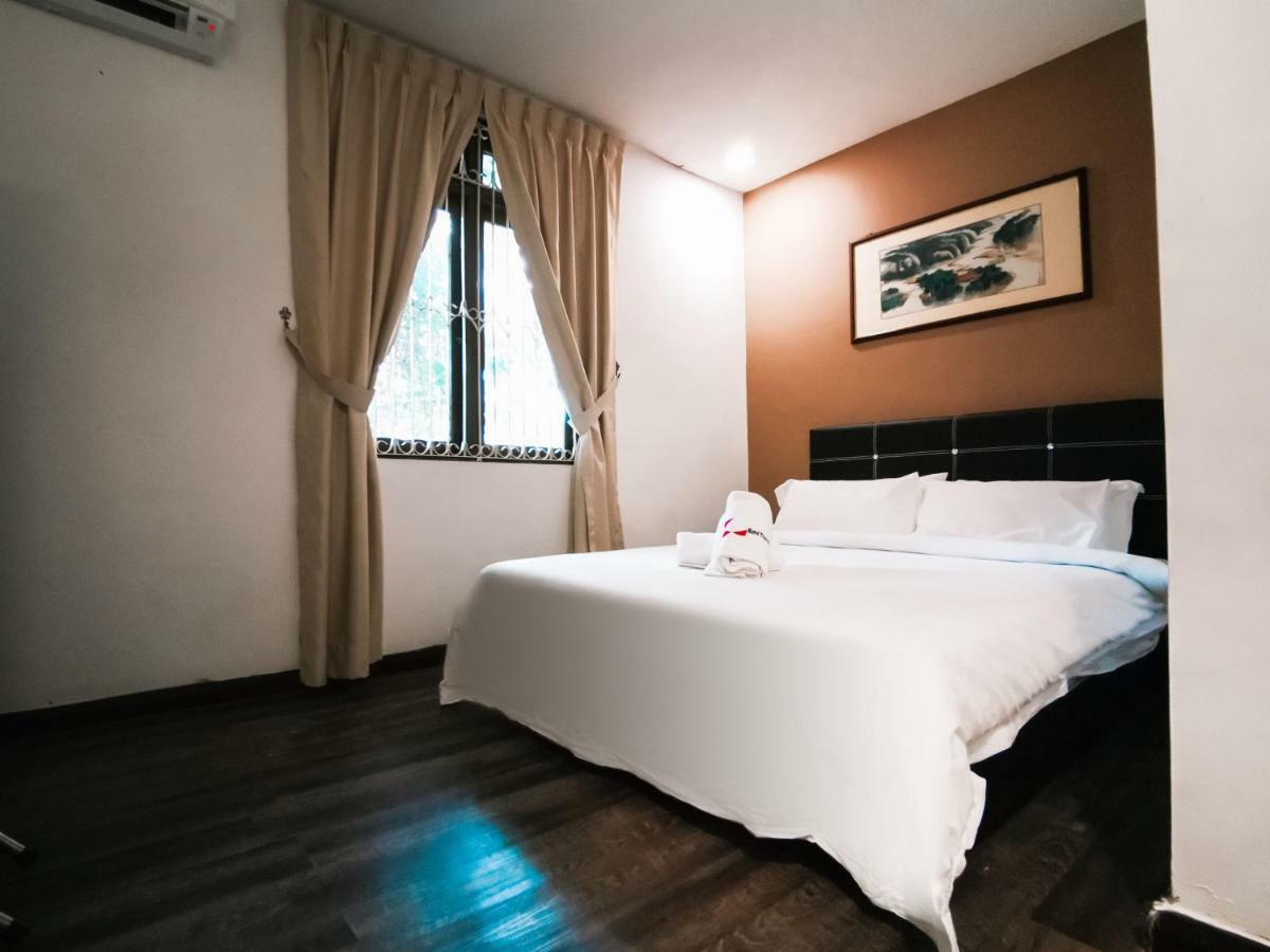 Natol Homestay - London Кучінг Екстер'єр фото
